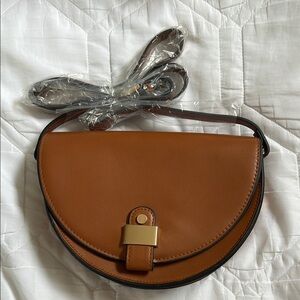 Elegant Tan Leather Crossbody Bag